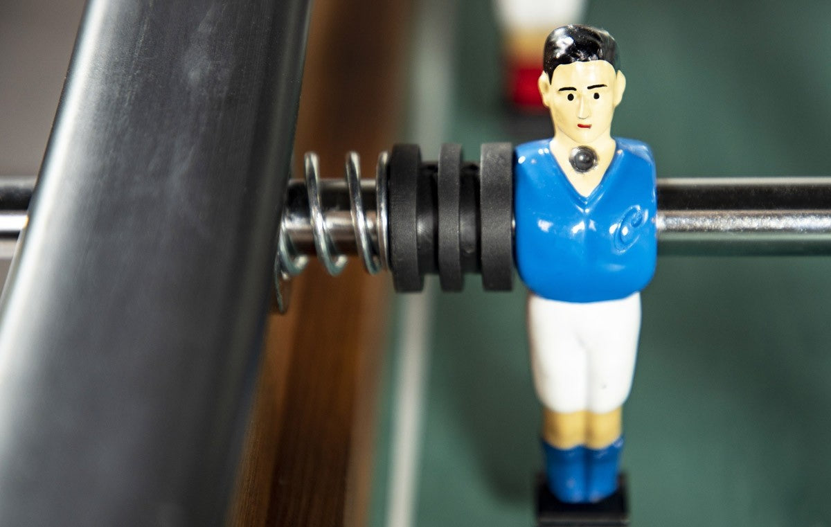 Babyfoot de bar en bois foncé